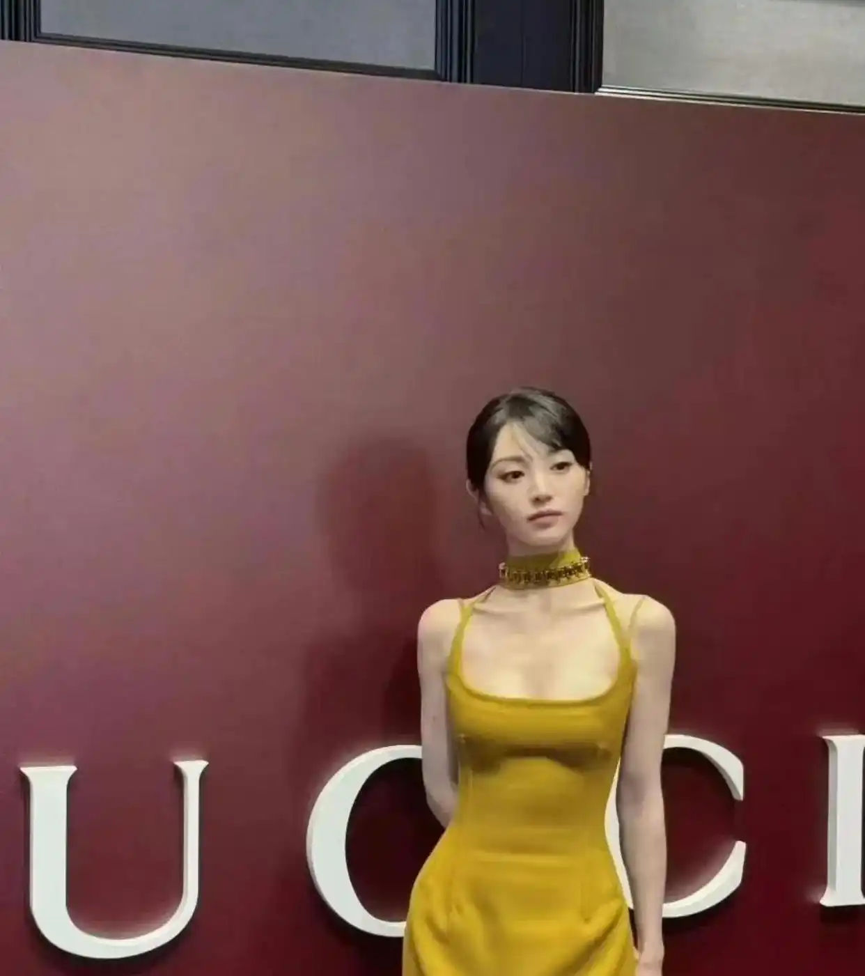 祝绪丹瘦成纸片人_女明星真实身材路人视角_小骨架女明星
